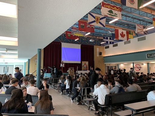 stJOANchs's tweet photo. Honouring the Grade 12 graduating class at our Feast Day of St. Joan of Arc mass this morning! May God bless you on whatever path you choose🙏🏻❤️ https://t.co/p9RWkVDrDA