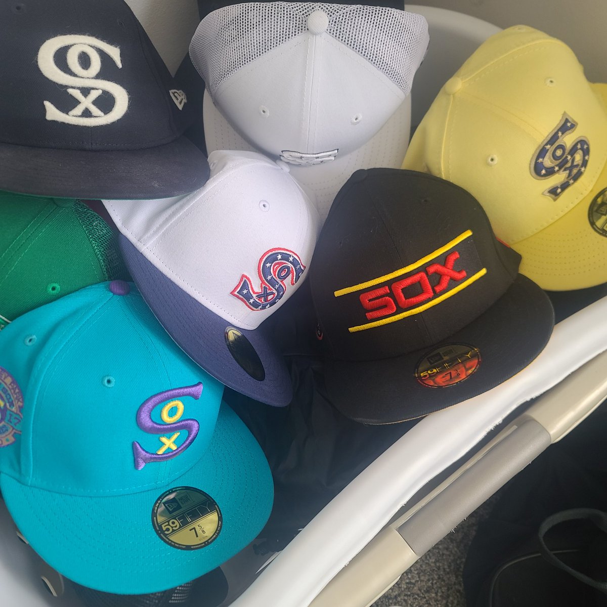 FridayAustinLA's tweet photo. @Cryptilt Magic cards &amp; Chicago White Sox hats!! #Wordupx100 https://t.co/36Tqq2Hugb