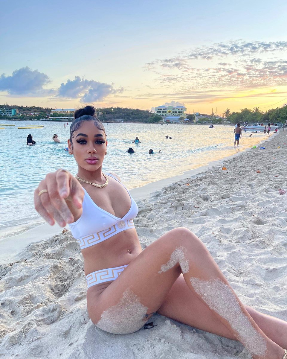 kaaymitchel's tweet photo. Sorry, hoes hate me ‘cause I’m the IT girl 🫦 https://t.co/weddqyngp7