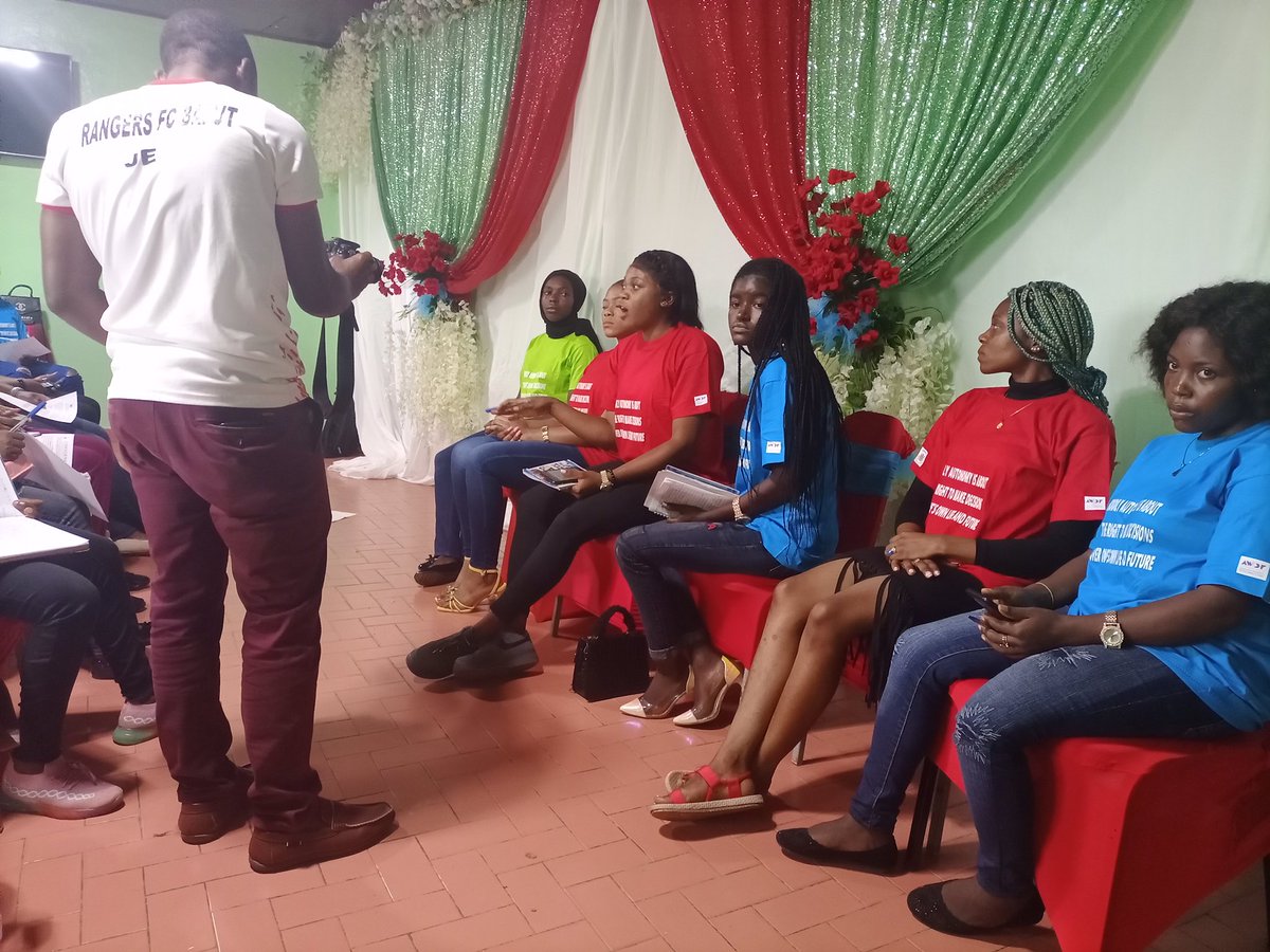 MNansinyuy's tweet photo. Gist Dey up was a huge success, thumps up to @COMAGEND for bringing AGYW’s to Gist on their SRHR, Bodily autonomy, sexual initiation , menstrual hygiene management, contraception,amongst others.
#AGYW
#SRHRIsEssential
#OurHealthOurRight 
#WomensHealthMatters https://t.co/uW4p5EfAPm