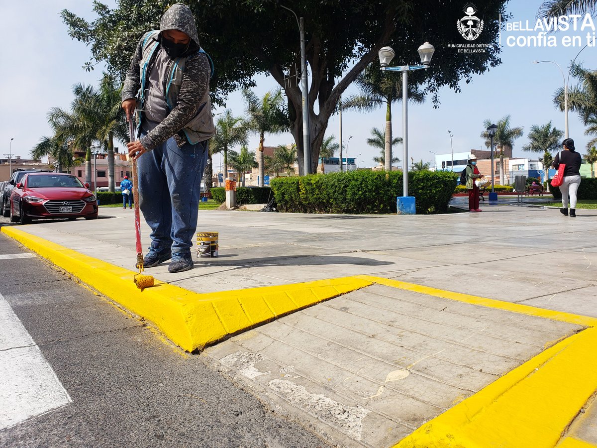 Muni_Bellavista's tweet photo. #BellavistaConfíaEnTi  | Con la finalidad de mantener los espacios recreativos en buen estado, personal de la Municipalidad de Bellavista pintó los sardineles y baldearon la Plaza Isabel La Católica.

#ModoNiñez https://t.co/CEkOFNZsoa