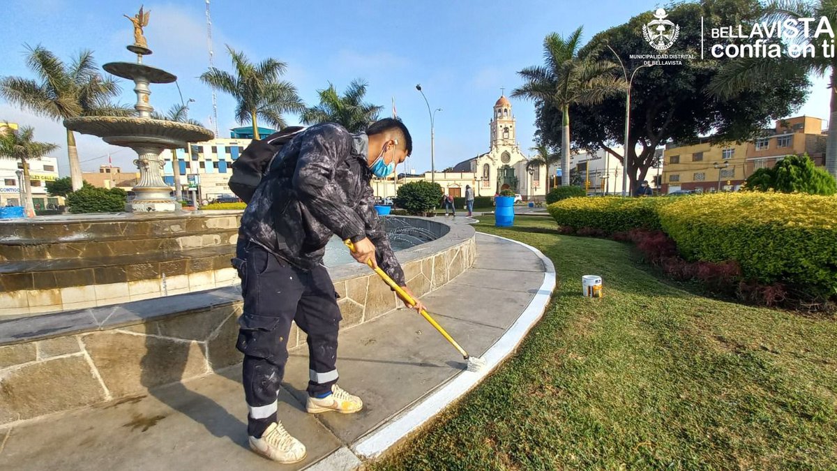 Muni_Bellavista's tweet photo. #BellavistaConfíaEnTi  | Con la finalidad de mantener los espacios recreativos en buen estado, personal de la Municipalidad de Bellavista pintó los sardineles y baldearon la Plaza Isabel La Católica.

#ModoNiñez https://t.co/CEkOFNZsoa