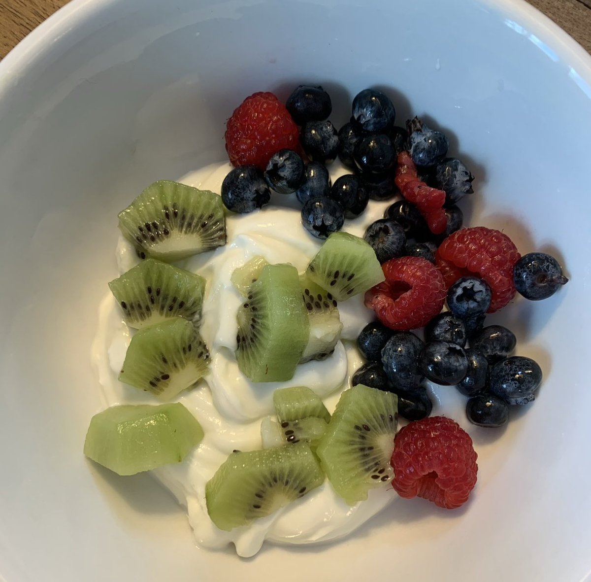 Wendi_Irlbeck's tweet photo. Mixed my creatine in my post-workout #murphchallenge Greek yogurt parfait . 💪 ✨🥣🥝🇺🇸🫐
✅Refuel
✅Repair
✅Replenish
✅Rehydrate
@FAGEUSA + mix in @BiProUSA 💪
Use code 👩💻 WENDI for 15% off your BiPro protein. I don’t make 💰off promoting #BiPro. It’s just my favorite 🥛!! https://t.co/519LUVNCxw