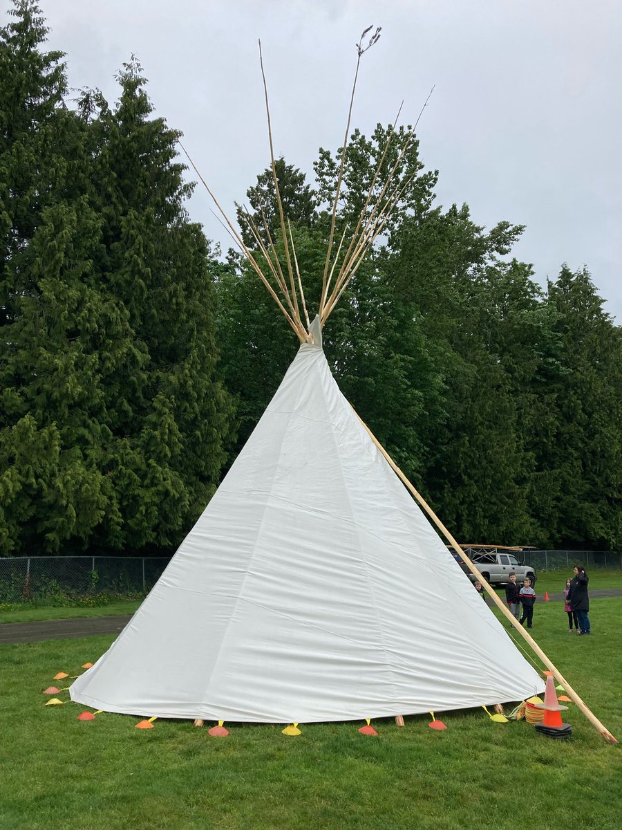 JGillmpsd's tweet photo. Energy high @EcoleMorrison . Students taking part in #lacrosse demonstrations from Coach Dawson. #Rollerblading is here with Westcoast Wheels. A great experience with a #teepee w/ Tony &amp; an elder. Thank you Mrs.Cathers for arranging. #MondayFunday #almostjune #GoodVibesOnly https://t.co/xSA7cGpRBi
