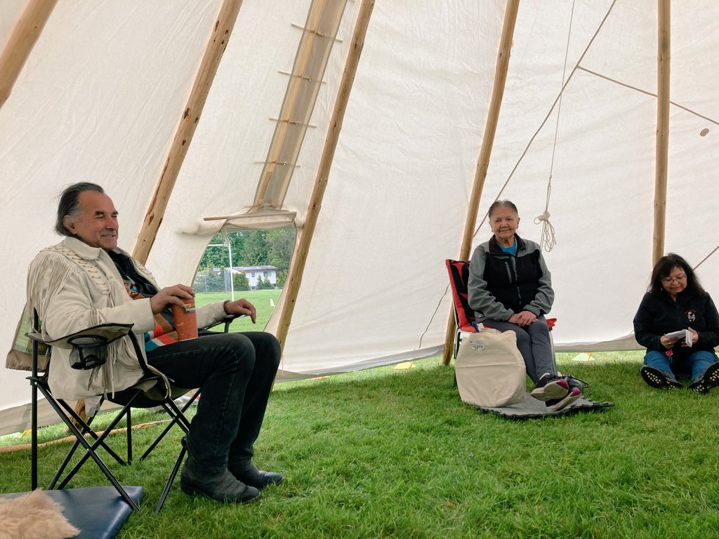 JGillmpsd's tweet photo. Energy high @EcoleMorrison . Students taking part in #lacrosse demonstrations from Coach Dawson. #Rollerblading is here with Westcoast Wheels. A great experience with a #teepee w/ Tony &amp; an elder. Thank you Mrs.Cathers for arranging. #MondayFunday #almostjune #GoodVibesOnly https://t.co/xSA7cGpRBi