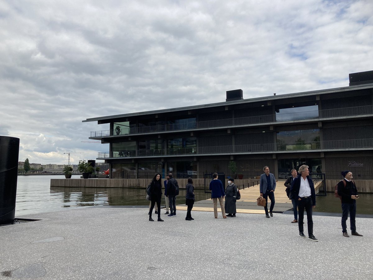 arnoudmolenaar's tweet photo. After a visit to #thefloatingoffice where @GCAdaptation has it’s HQ’s we ended the tour @dakpark (#rooftoppark) where @rotterdam combined a park with a shoppingmall integrated with the levee system: climateproof waterfront development
#resiliencebydesign https://t.co/gWSUXdLxEY