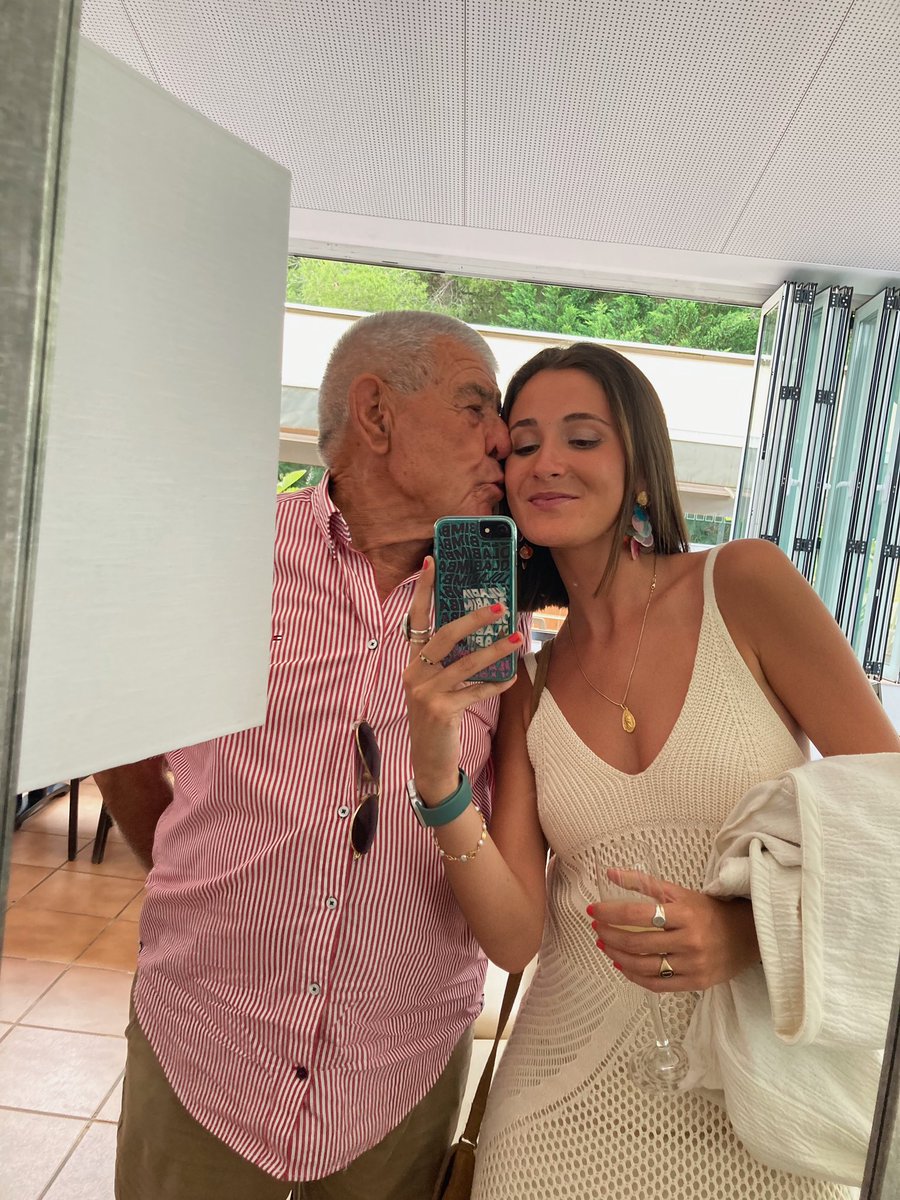 Aleeejandra10's tweet photo. mi persona vitamina https://t.co/EbvpV6jJfH