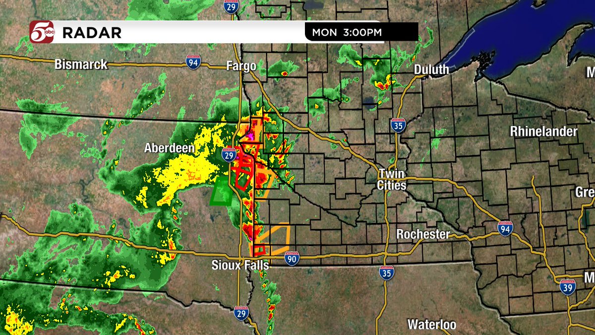 Line of severe t'storms developing closer to the low in eastern South Dakota. This line will now develop and strengthen rapidly, with widespread severe weather across western Minnesota into central Minnesota. @kstp https://t.co/oAKyPmlm85