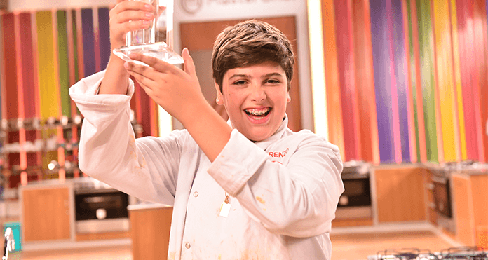 Capivari_Aqui's tweet photo. Competição vai reunir crianças de 8 a 13 anos em edição que será exibida este ano
A Band abriu inscrições para uma nova temporada do MasterChef Júnior. A competição que conquistou o público em 2015 voltará ao ar este ano com crianças entre 8 e 13 anos.

https://t.co/3ADnsJJy3q https://t.co/AO5oVJncE5