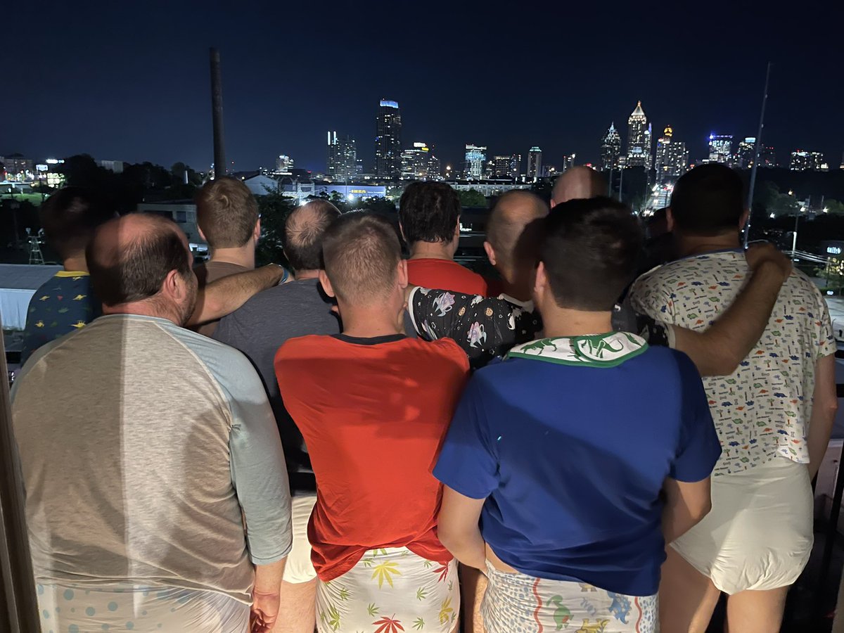 AtlDaddy4Little's tweet photo. We had a great time hosting diaper boys this weekend. Daddy’s heart and diaper pale are full.💙🍼💦🍸#abdl #ageplay #daddyson #gaydiaperboy #diaperboy #ABU #abdlboy #chastity #GayDL https://t.co/9aPAR4pizD