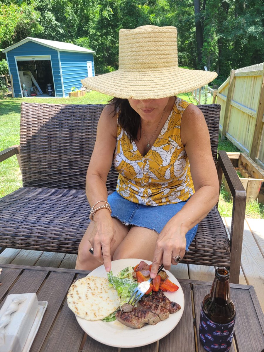 Cmolina__'s tweet photo. Colombian-American cookout 😋 https://t.co/zqVGO5qOry