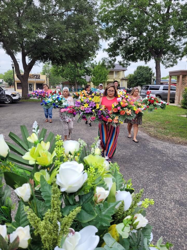 LeslieAdami's tweet photo. My Sinton folks know all too well the heart and compassion of Adrian Alaniz. He pours it into everything he does. His talent has put smiles on so many at various celebrations, and has even graced the halls of the White House.
Today, however was different, &amp; especially difficult. https://t.co/XKswtVkEMI