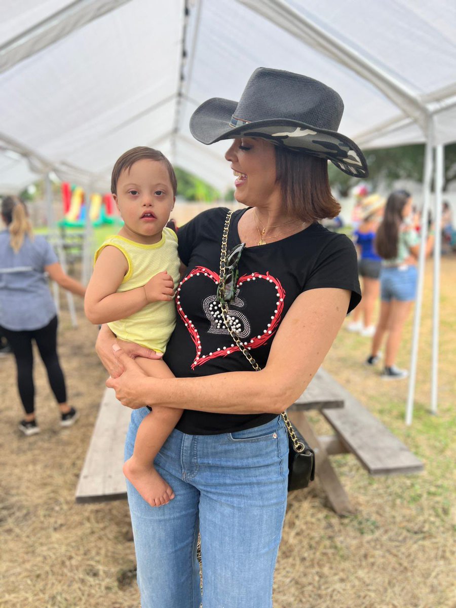 Feliz semana amigos con esta ternura les deseo lo mejor