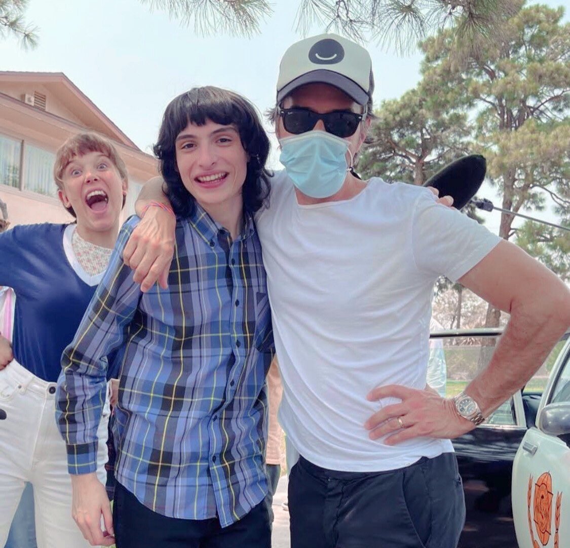 thinkermbb's tweet image. millie in stranger things 4 bts!!