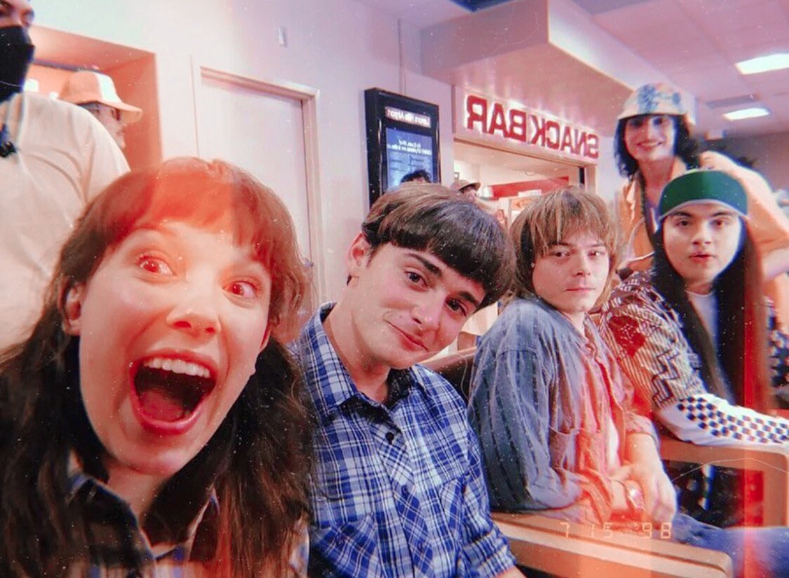 thinkermbb's tweet image. millie in stranger things 4 bts!!