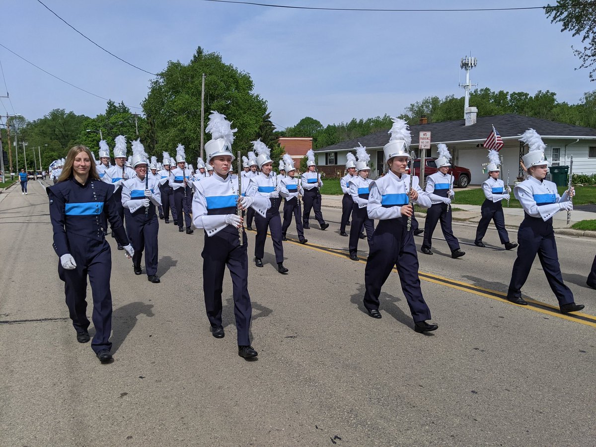 BayPortBand's tweet photo. Today we honor all those who have served. Thank you to the VFW Duck Creek Post 7534 for inviting us to be a part of the Howard Memorial Day Parade. #MemorialDay #PiratePride @cebennejro9 @VFWHQ https://t.co/zXOeCUb2JD