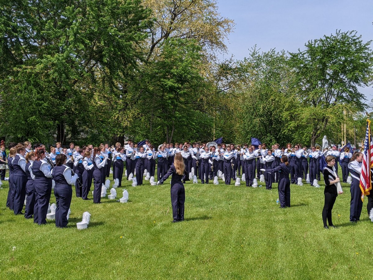 BayPortBand's tweet photo. Today we honor all those who have served. Thank you to the VFW Duck Creek Post 7534 for inviting us to be a part of the Howard Memorial Day Parade. #MemorialDay #PiratePride @cebennejro9 @VFWHQ https://t.co/zXOeCUb2JD
