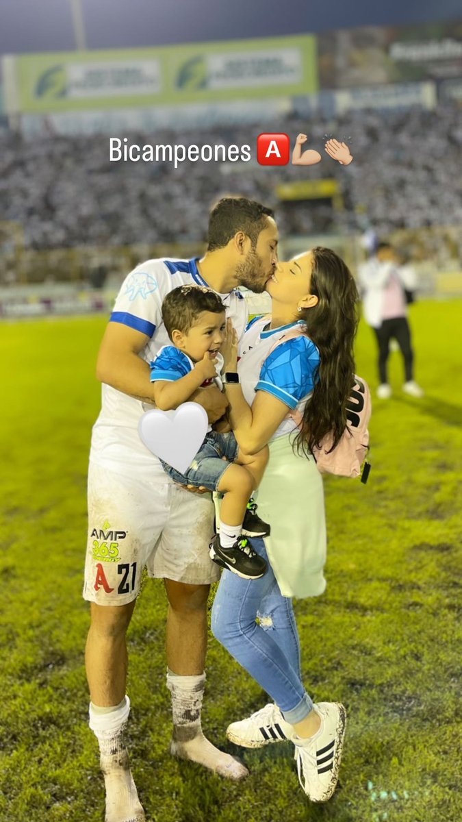 _katyMonterroza's tweet photo. Una 🏆 más la cuenta 🤙🏼😉 https://t.co/TVb4SADIPL