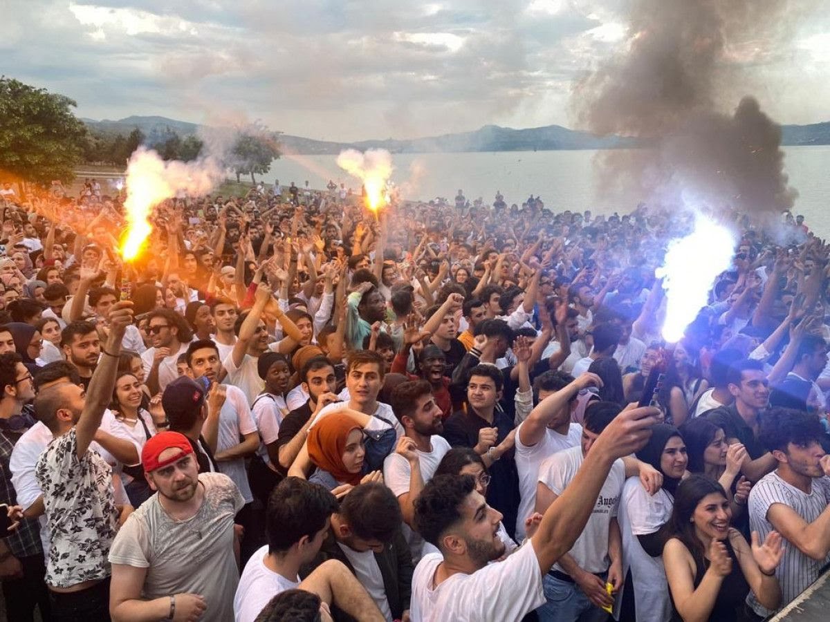 DJONURYILDIZ's tweet image. Aman hocam  siyah giyinelim alakasız biri konuşa bilir aman 😂
Ben çok eğlendim herkes çok eğlendi kime ne batıyorsa battsin 
#djonuryildiz
#füyalnızdeğildir

#colorfest #elazig #LGBT #tweet