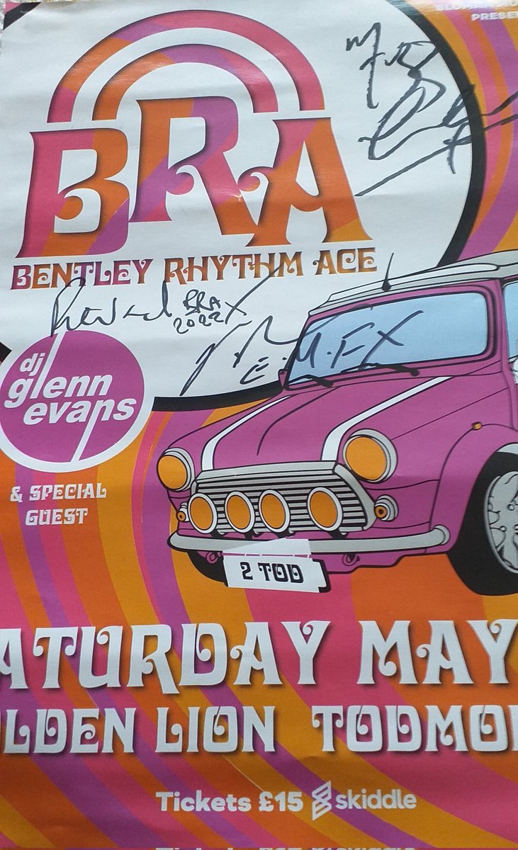 rock_off_fibro's tweet photo. Thanks to #richardmarsh #fuzztownshend #jamesatkin for signing this gig poster. In return I passed Richard 3 ROF badges to share with the band. Hopefully  they might wear them and raise awareness  of #Fibromyalgia https://t.co/BOWkbAwOSk