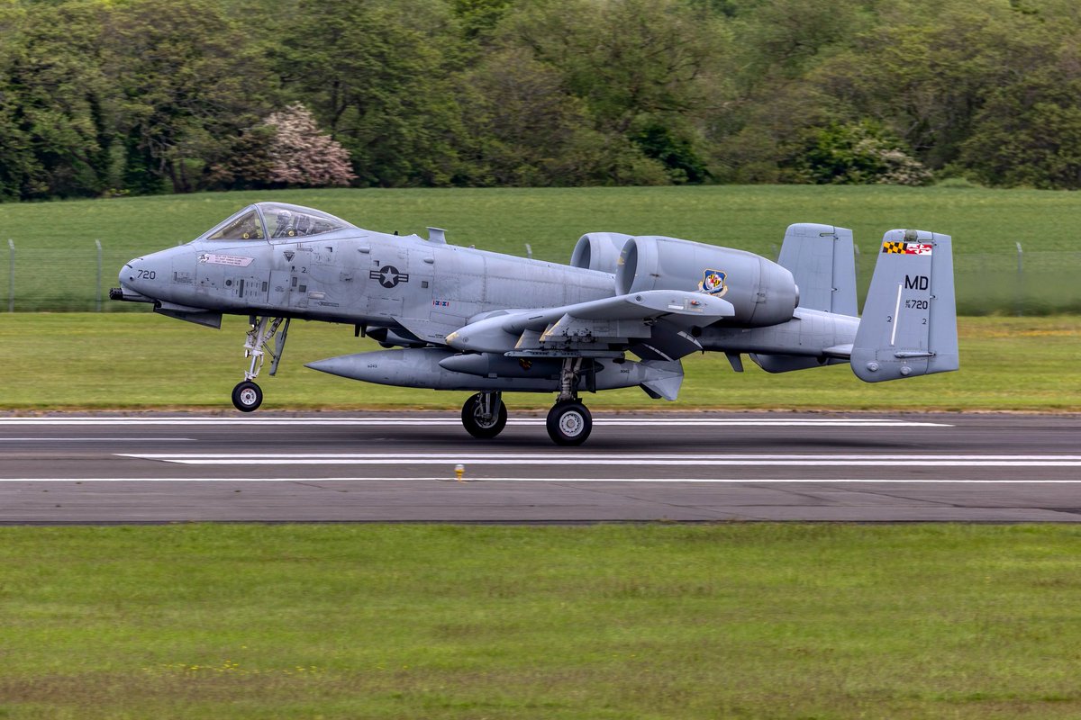 ScotEx79's tweet photo. A-10's at PIK today #thunderbolt #warthog #Maryland https://t.co/BENmtsY15d