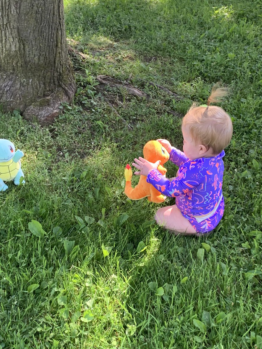 Zndrsplt's tweet photo. My daughter chose her first Pokémon today. I think she chose correctly. #pokemon #baby #child #summer https://t.co/uMvUVieVhr