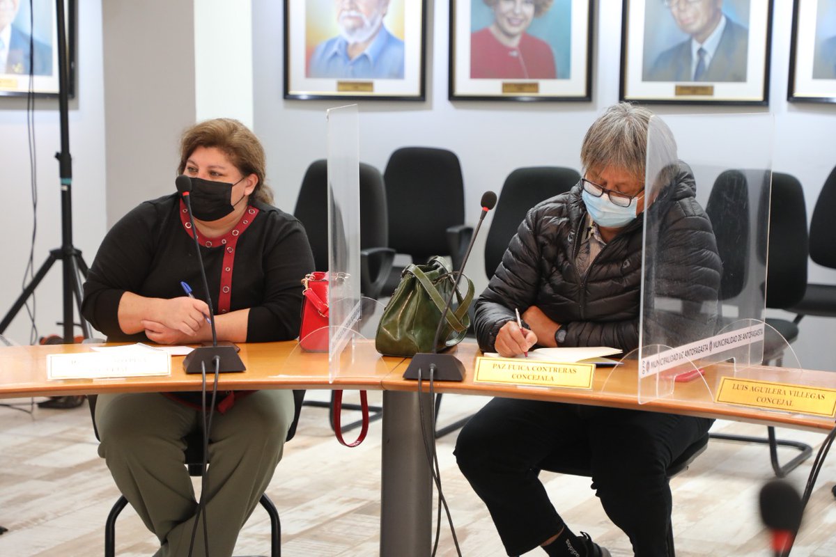 Alcalde <a href="/jonathanplan9/">Jonathan Velásquez</a> y Consejo Comunal de Seguridad Pública, se comprometieron a mayor vigilancia policial ante el aumento de delitos en Parque Brasil. Se realizará nuevos operativos de control de comercio ambulante y juegos inflables #Antofagasta