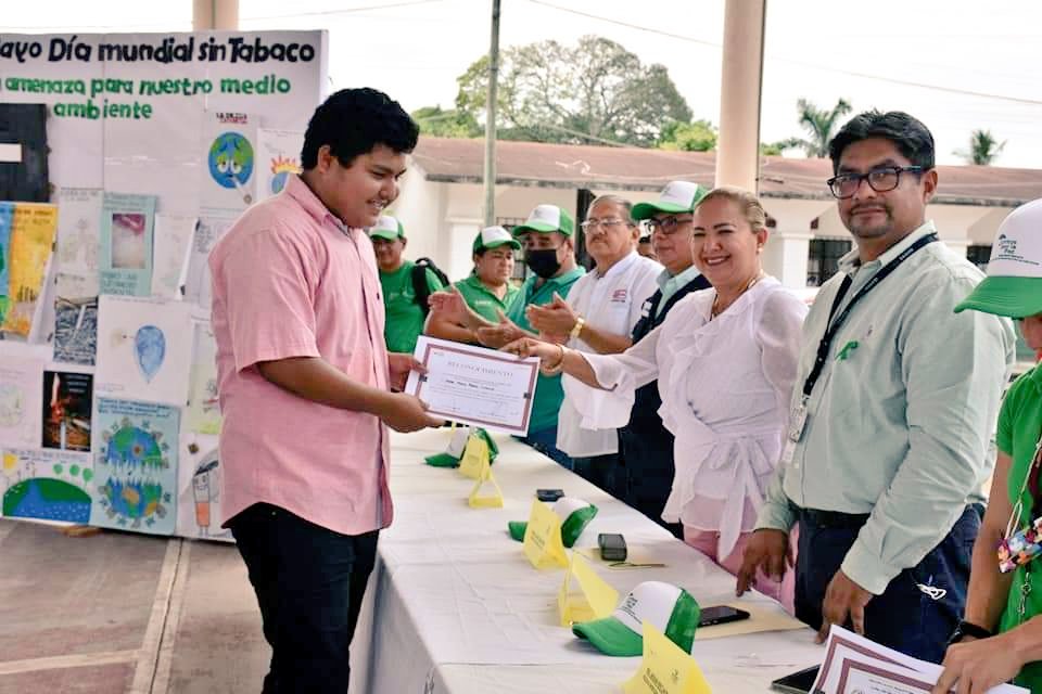 HCentla's tweet photo. La Presidente Municipal Lluvia Salas López inauguró el Concurso de Carteles “Tabaco una Amenaza para nuestro Medio Ambiente”, en el marco de las actividades al “#DíaMundialSinTabaco2022”, que se realizó en el Parque Central del Pob. Francisco I. Madero.
 
#AccionesQueTransforman https://t.co/CWxDsOA5H6