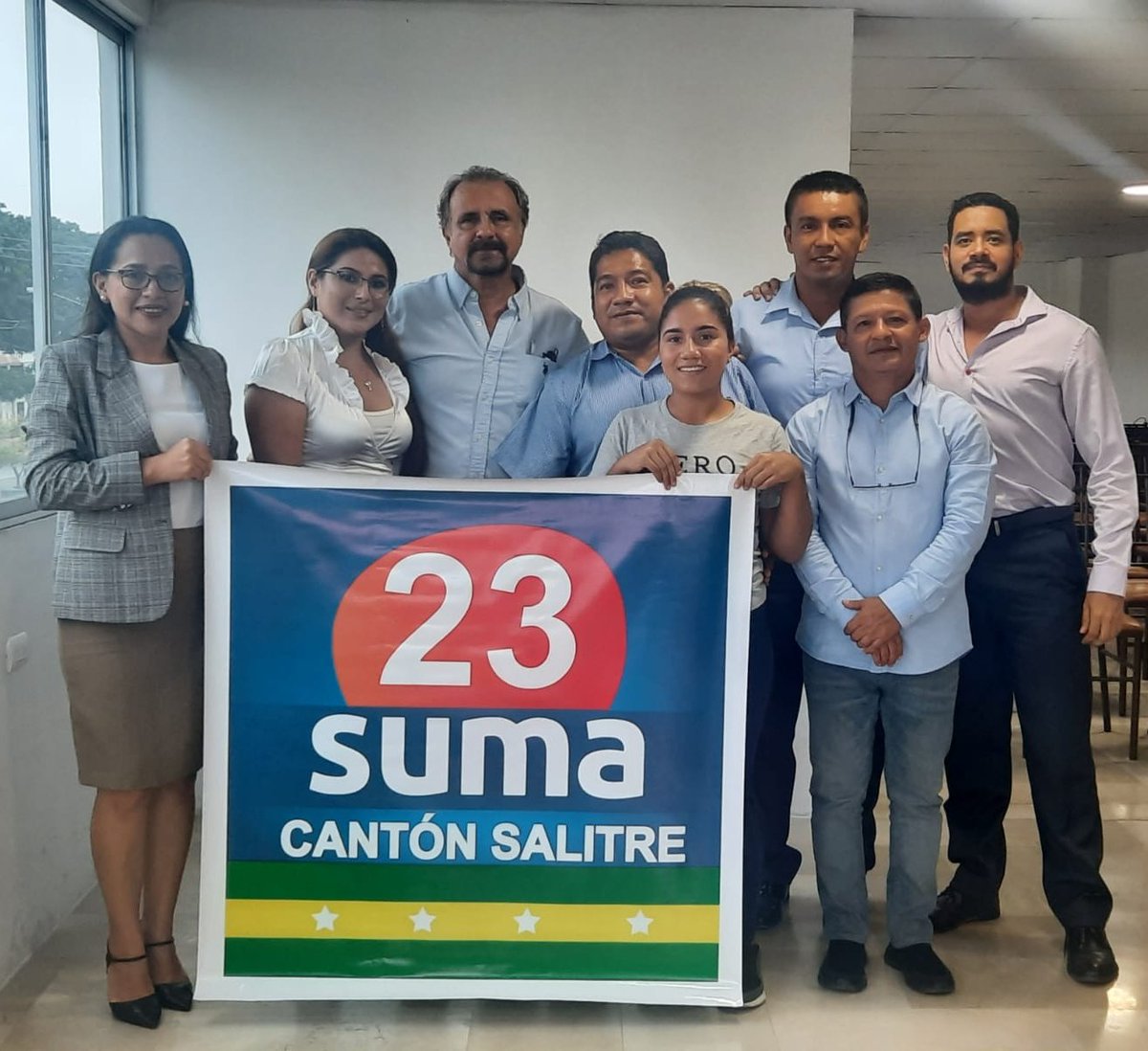 #Salitre || Seguimos uniendo fuerzas en los diferentes cantones.

Posesionamos la nueva directiva de #SumaGuayas en Salitre con el objetivo de sumar  esfuerzos para el progreso de este cantón.