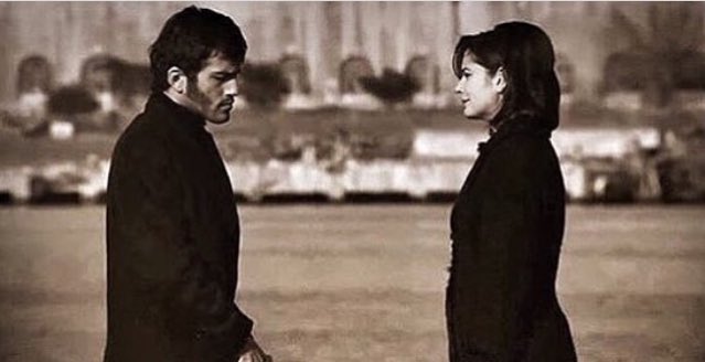 şimdi iki yabancıyız, önceden sarılmıştık