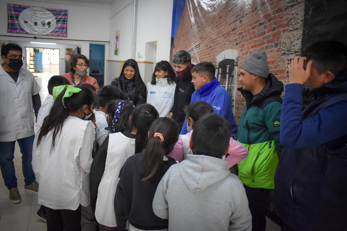 JovenesdelCet's tweet image. En el día de hoy la Juventud del Cet se hace presente en la escuela rural Nº66 de la ciudad de Trelew , en donde realizaron entrega de más de 40 guardapolvos para los alumnos que prometen la bandera,  agradecemos a su directora Graciela Teodosio por recibirnos !