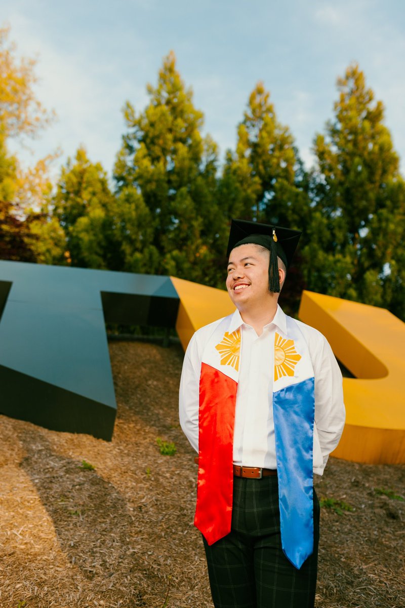 _jeremiel's tweet photo. Walking in the form of my elders, I’m glowed up 👨🏻‍🎓

#graduation2022 https://t.co/sODQ4pxgvi
