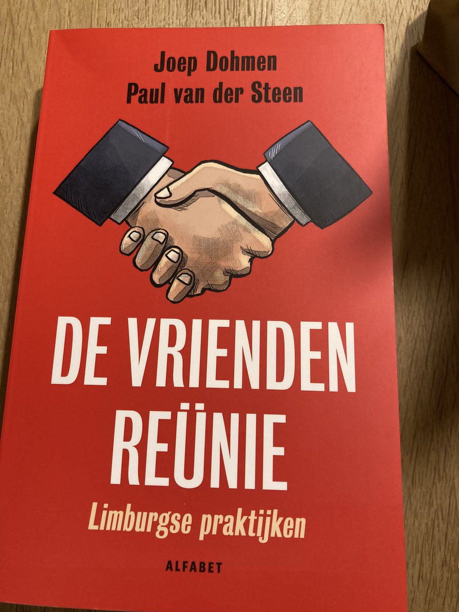 Kritisch boek rijker! Fantastische avond in de Bieb <a href="/Gemeente_Venray/">Gemeente_Venray</a>. Vriendenrepubliek &amp; vriendenreünie leesvoer voor PS-leden, raadsleden en wethouders! Bedankt @joepdohmen, <a href="/vandersteenpaul/">paul van der steen</a>,  <a href="/henkbaltussen/">Henk Baltussen</a> en <a href="/PeelenMaas1880/">Peel en Maas Venray</a> voor gedegen onderzoek! #hoorenwederhoor