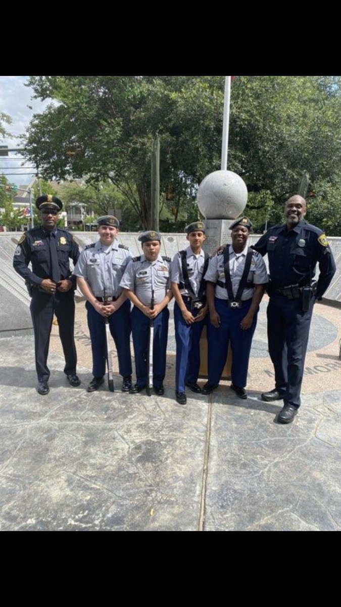 RaulCollins16's tweet photo. Huge shoutout to @JacksonLeeTX18 @TroyFinner @FireChiefofHFD @DetCarr1 @WeLoveWheatley band and JROTC / @bgcghouston #Holthouse / mentee Darrell C. Leading JROTC proud of you and honored on this day #RelationalPolicing #MemorialDay Honored to be Honored on this day @houstonpolice https://t.co/HvDKR4OXW7