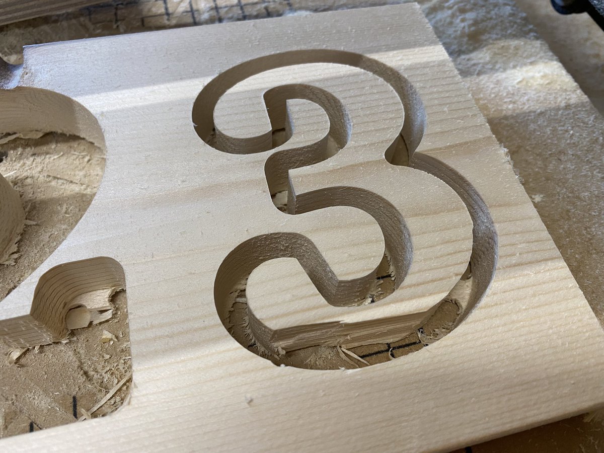 seventhemaker's tweet photo. CRAAAAAPPPP!!!! #cncissues #chipout #woodworking #cnc #wood #projects #numbers #letters #sign https://t.co/K7GMyfgCD7