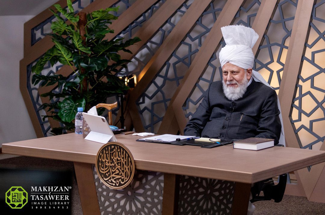makhzanteam's tweet photo. Hazrat Khalifatul Masih V (aba) grants a virtual meeting to Waqf-e-Nau (Khuddam) from the USA
Islamabad, Surrey, UK — 29th May 2022 https://t.co/ctpxGsZ8QS
