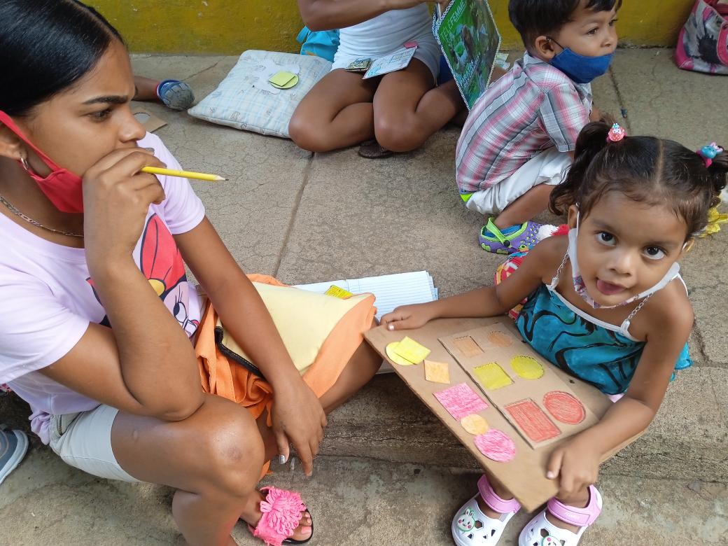 Escuela52815768's tweet photo. Las familias en la educación de su descendencia .La actividad programada del Programa Educa a tú Hijo es prioridad en la escuela primaria Francisco Vicente Aguilera de El Cobre Santiago de Cuba. https://t.co/ncGZOMIBLX