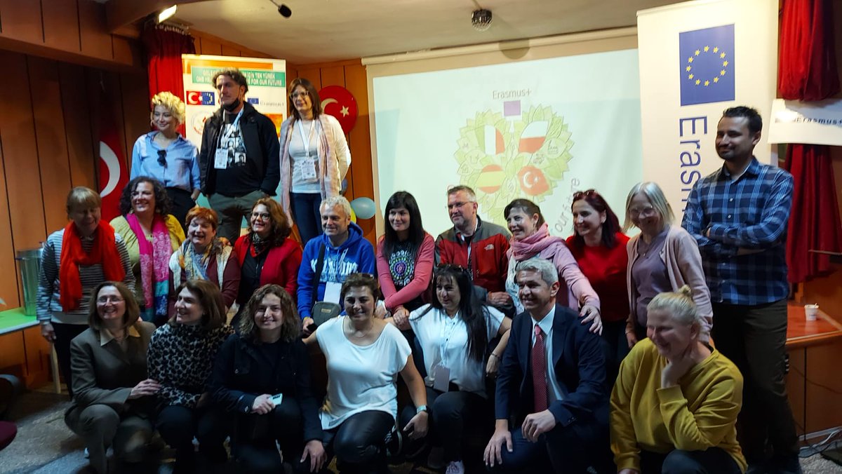 one_climate's tweet photo. Erasmus + Turchia, Italia, Spagna, Polonia. https://t.co/fTGtx84vnv