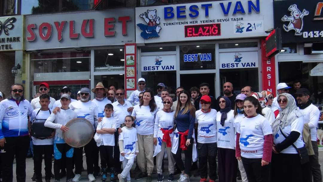 servet_tasdemir's tweet photo. "Van Gölü İçin Yürüyen Kadınlar ve Aktivistler, Tatvan Sahilini Dolaştı"
@vangolakt @ErdognOzel @irem_bayram @masallahozel @CmlYldrm13 @bitlisbultencom
#VanGölü #Bitlis #Tatvan #VanGölüAktivistleri
#BestVan #BestVanTur #TatvanSahili #BitlisBülten
Haber: https://t.co/UdBnqXGwuo https://t.co/28jLRs4Hx8
