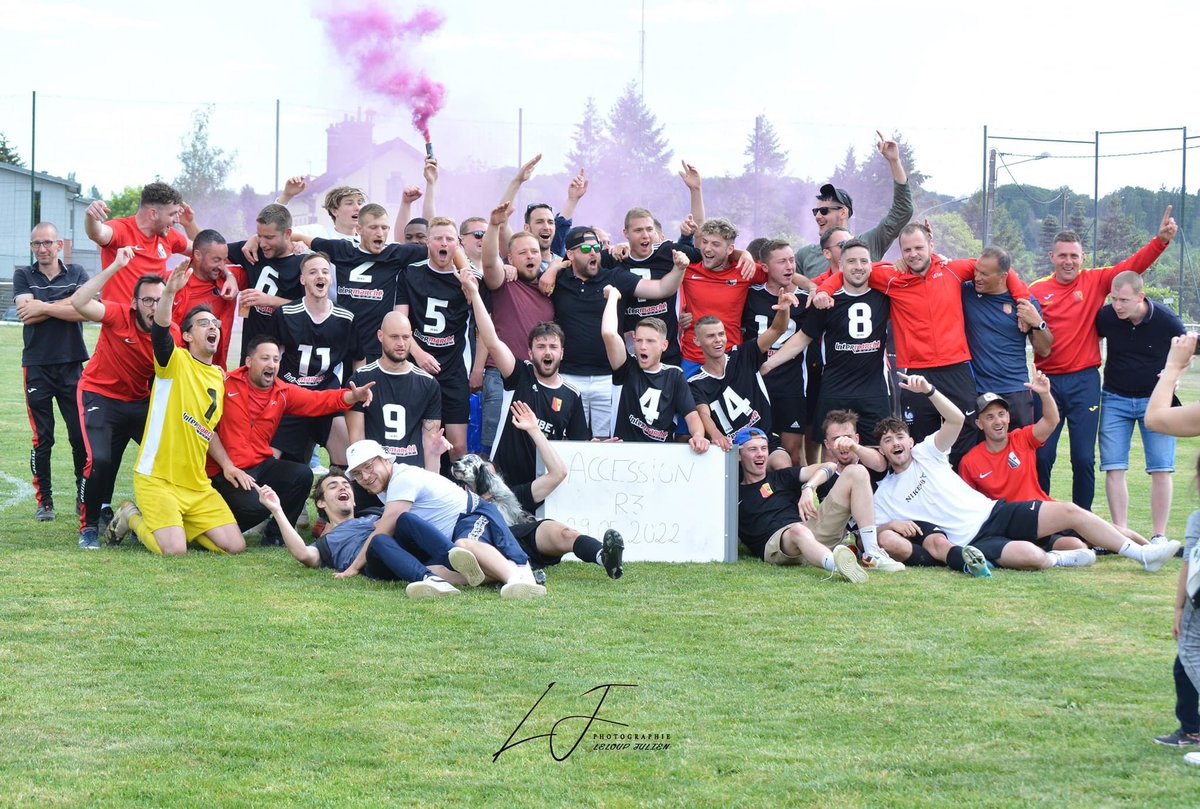 ToucyFootball's tweet photo. L’UST, plus qu’un club, une famille ❤️💛 https://t.co/eXTdnpO2F6