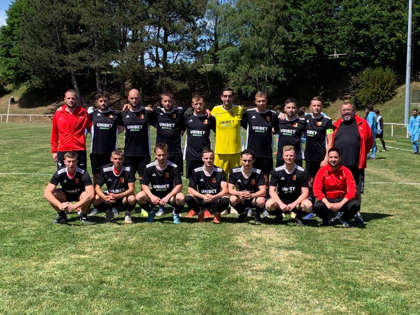 ToucyFootball's tweet photo. L’UST, plus qu’un club, une famille ❤️💛 https://t.co/eXTdnpO2F6