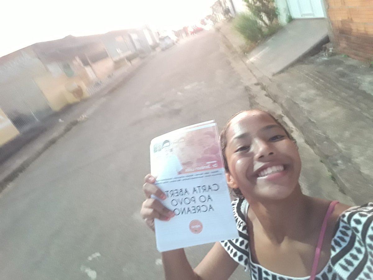 drjenilsonleite's tweet photo. Recebemos essas fotos dos moradores do bairro Esperança com a nossa Carta ao Povo Acreano, eles leram e fizeram esses registros carinhosos para nos enviar. 📸 https://t.co/6T6upXZoSl