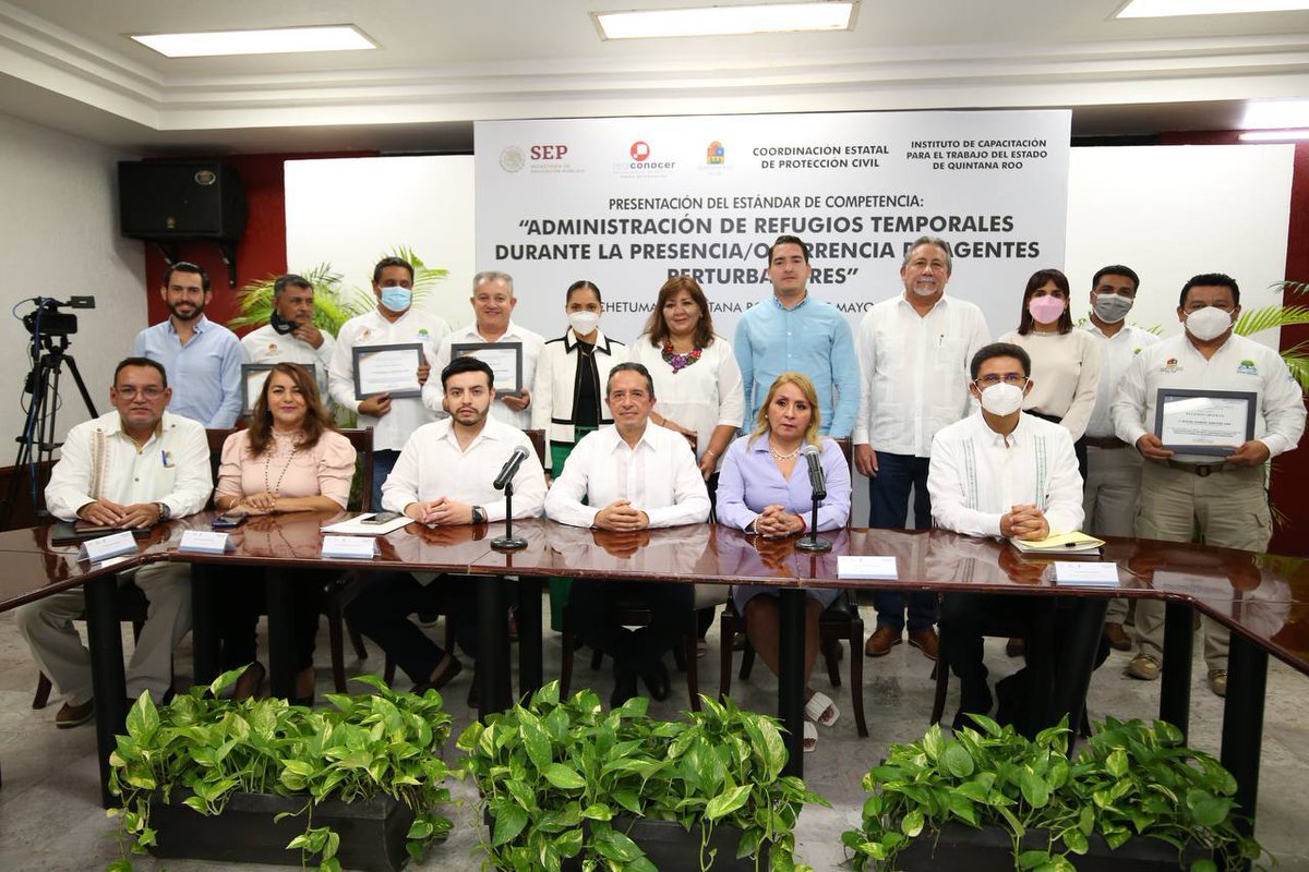 También participé en la presentación del estándar de competencia “Administración de refugios temporales”, proceso que dará mayor calidad al manejo de los 985 refugios habilitados para atender a la población y a nuestros visitantes en caso de un ciclón tropical. <a href="/ProtCivil_QRoo/">Coordinación Estatal de Protección Civil QRoo</a>