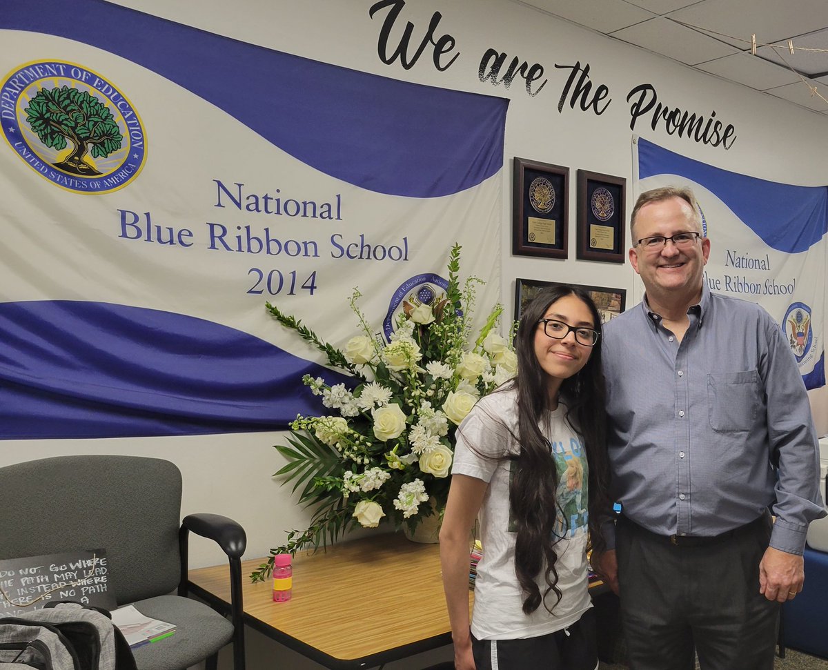 ECHSinCFBISD's tweet photo. @CFBISD @echsinteract2 @EchsExec @CFB_ECHS_PTSA Alumni Ariana Garza stopped by to say goodbye. Great job Class of 2022 #ECHSworkethic https://t.co/Y1LiOh5fee