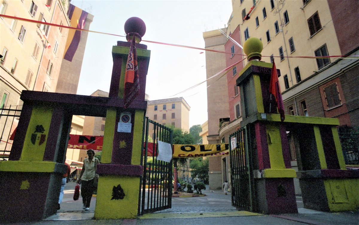 <a href="/ChiccoParigi/">★oɔɔıɥɔ★</a> <a href="/Giovanni_N0/">Giovannino</a> <a href="/ValerioCurcio/">Valerio Curcio</a> Il lupetto alla base della scalinata e le case popolari al 30 di Donna Olimpia.