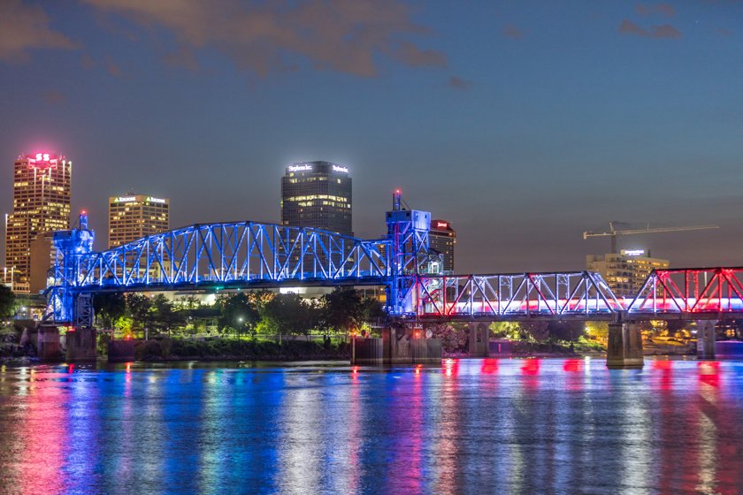 RiverMarket's tweet photo. Happy #MemorialDay!
🇺🇸 Tonight we are proud to light our bridges in red ❤️ , white 🤍, & blue 💙 to honor those who died while serving in the U.S. military.
-
#HappyMemorialDay #LittleRock #Arkansas #bridges #bridgelights #riverlights #RiverMarket #LRRiverMarket #RiverMarketLR https://t.co/ywv1r4yh9u
