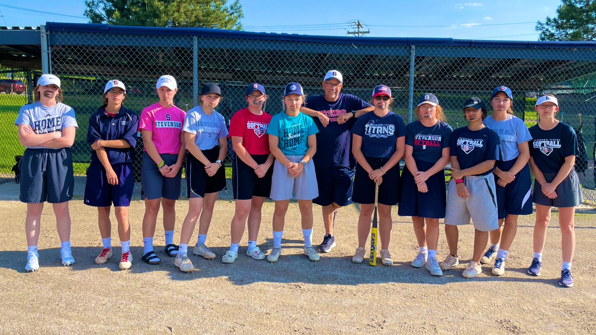 Happy Memorial Day!🇺🇸

One of our program’s traditions is to have a quick practice in the evening of this holiday. 

This year’s team decided to have a little fun with it and dress up as Coach Miz!! They definitely nailed his look - mustache and all!!!

❤️🥎💙