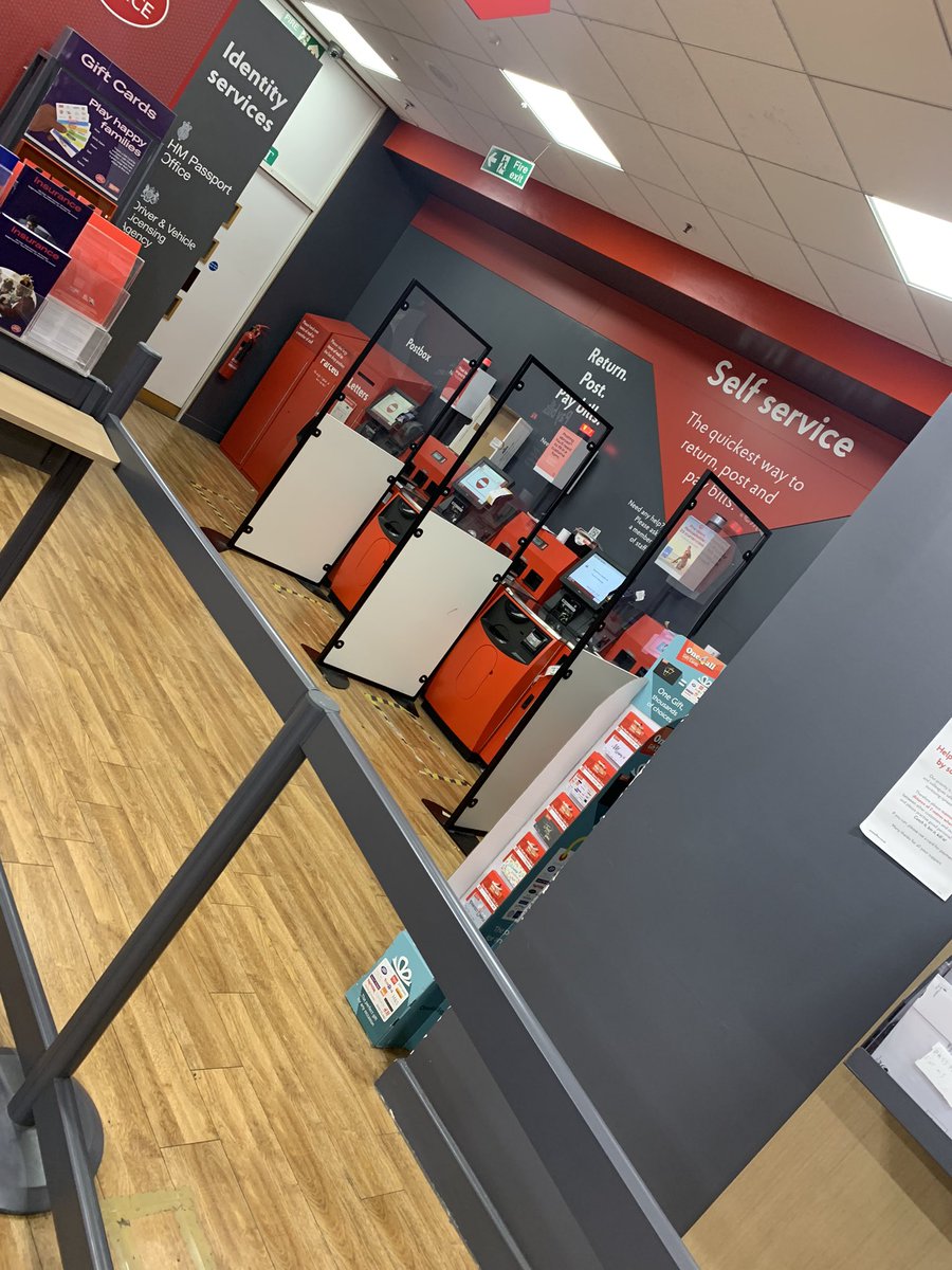 katieloosley's tweet photo. All four screens at @PostOffice basingstoke @WHSmith not working .
Staff not able to fix them and queued over a hour with my upset 4 year of disabled daughter. #Basingstoke #poorcustomerservice https://t.co/nKppU6mMtp