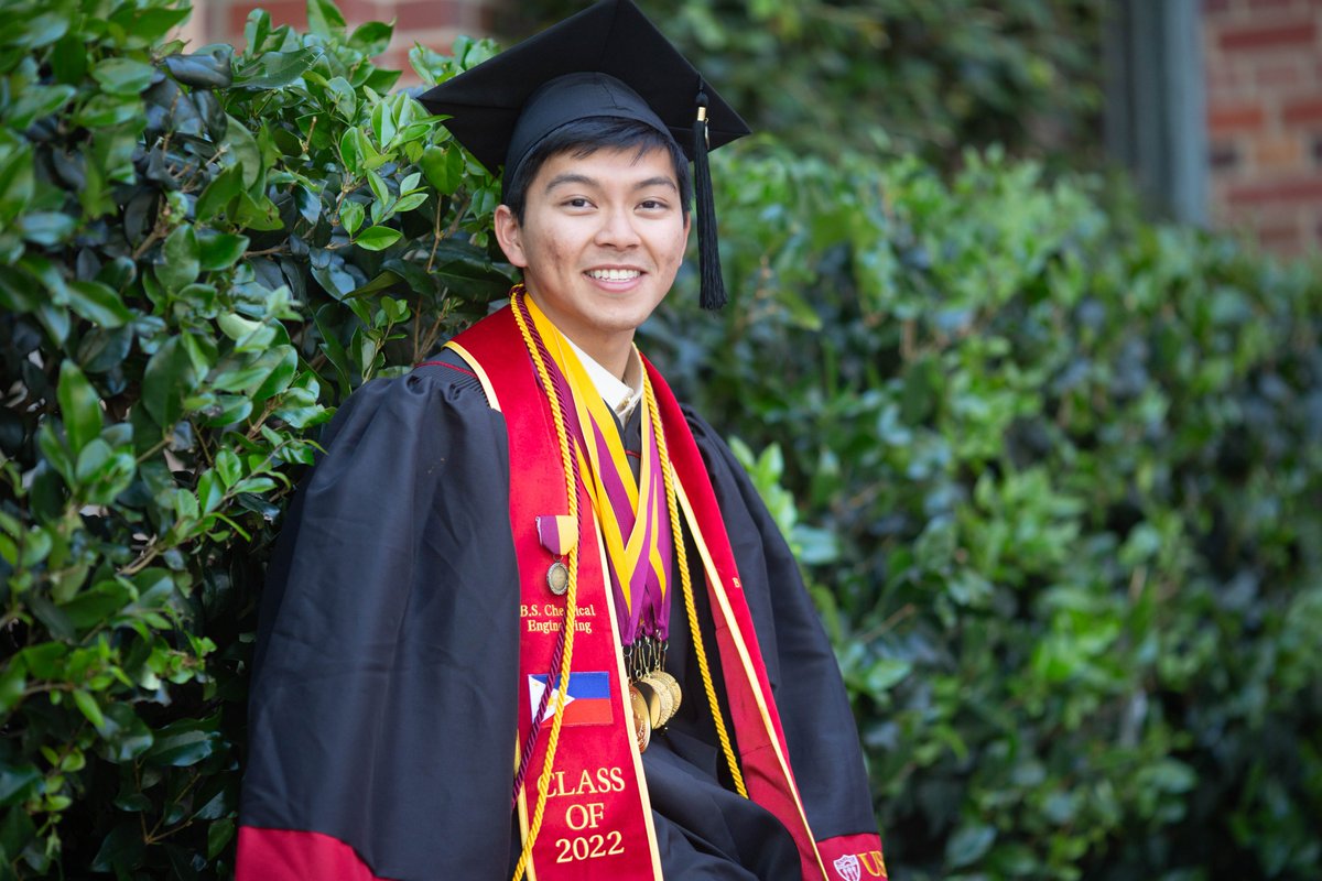 StephenQuiton's tweet photo. A bit delayed of an announcement, but I JUST GRADUATED FROM @USC #uscgrad !!!🥳🎉 Can't believe these four years flew by so fast, and I'm grateful for all the professors, mentors, and friends that made my experience full of joy :) https://t.co/3FWqeyEpRx