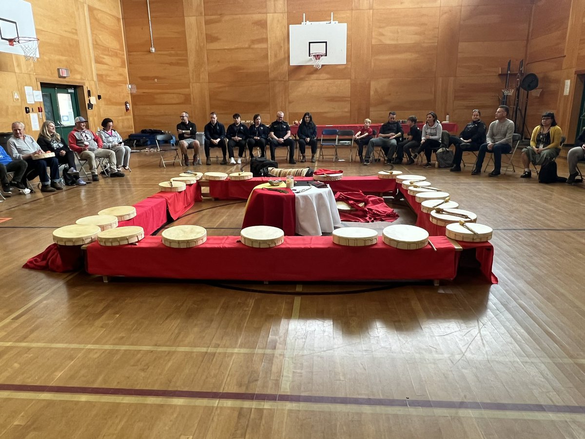 Such a beautiful day was spent with <a href="/RogersSD61/">Rogers Elementary</a>  and <a href="/SPD_Community/">Saanich Police Community Engagement Division</a> on making drums together this school year and going through the teachings together 🙌🏽 over several sessions. Today we closed off this work in a good way by having a Salmon feast and gifting the drums to the SPD.